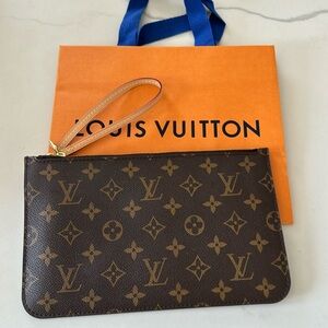 Authentic Louis Vuitton Neverfull pouchette